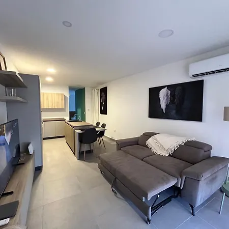 Stylish Seaside 1br Maisonette Bay Apartment Marsaxlokk