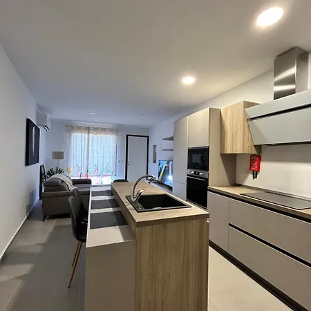 Διαμέρισμα Stylish Seaside 1br Maisonette Bay