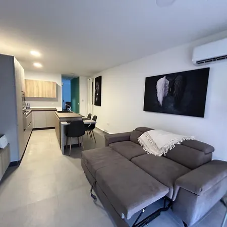 Stylish Seaside 1br Maisonette Bay Apartment Marsaxlokk