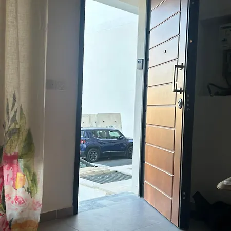 Stylish Seaside 1br Maisonette Bay Διαμέρισμα *