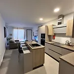 Stylish Seaside 1br Maisonette Bay