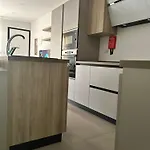 Stylish Seaside 1br Maisonette Bay *