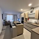 Stylish Seaside 1br Maisonette Bay