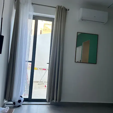 Stylish Seaside 1br Maisonette Bay