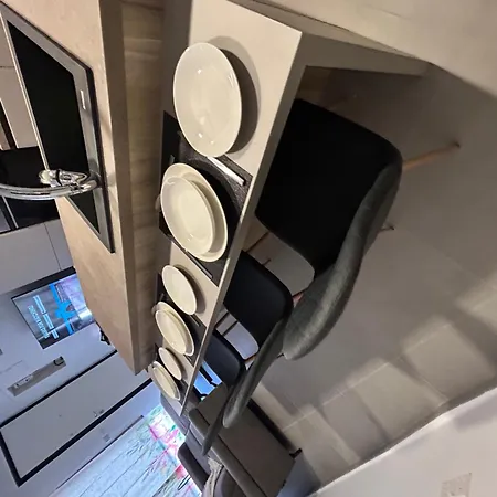 Stylish Seaside 1br Maisonette Bay