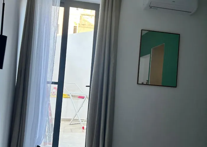 Stylish Seaside 1br Maisonette Bay