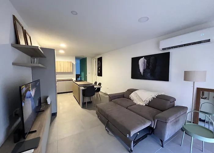 Stylish Seaside 1br Maisonette Bay شقة مرسلوك