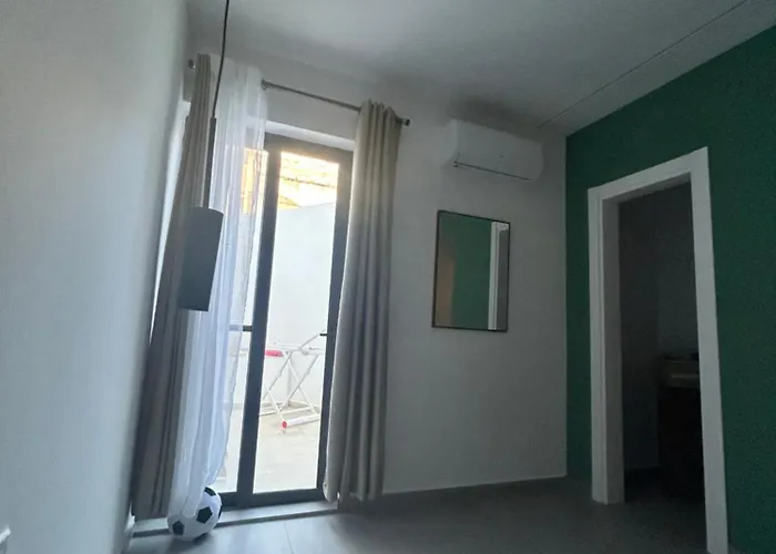 Stylish Seaside 1br Maisonette Bay *