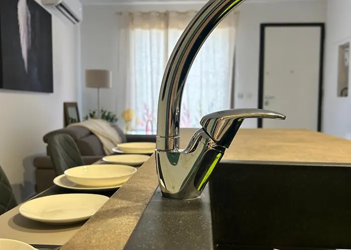 Stylish Seaside 1br Maisonette Bay *