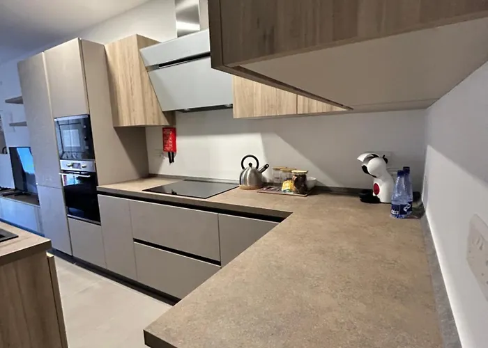 Stylish Seaside 1br Maisonette Bay مرسلوك