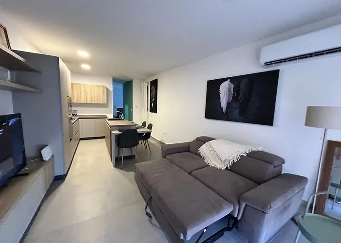 Stylish Seaside 1br Maisonette Bay شقة مرسلوك