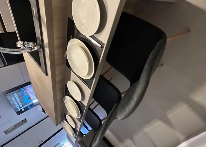 Stylish Seaside 1br Maisonette Bay