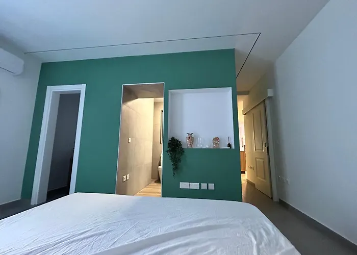 Stylish Seaside 1br Maisonette Bay * مرسلوك