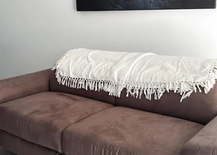 Stylish Seaside 1br Maisonette Bay شقة