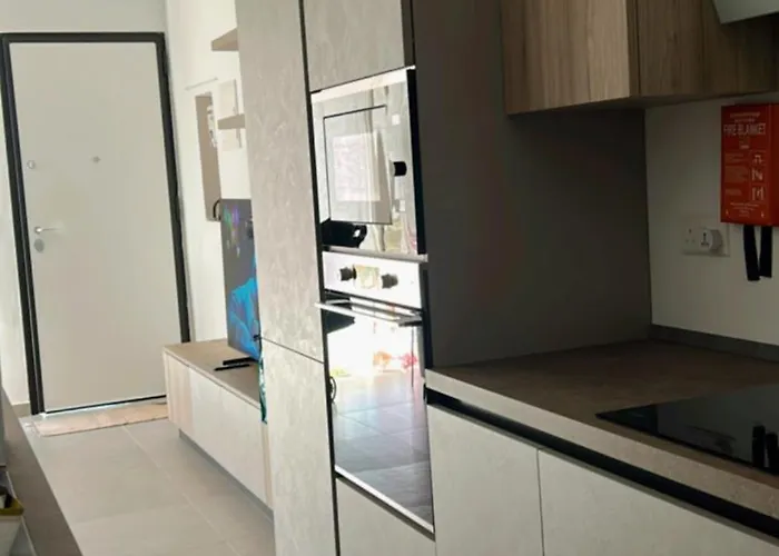 Stylish Seaside 1br Maisonette Bay * مرسلوك